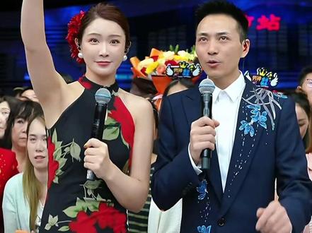 索图生日现场,神秘嘉宾出场,原来是红豆 #索图大舞台 #索图大舞台 #红豆户外直播现场 #直播录屏分享 #索图生日直播回放