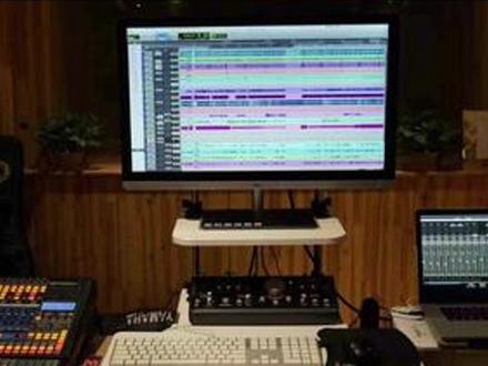 有小伙伴问到怎么把自己的编曲键盘或者合成器作为midi输入设备连接到Logic来使用软音源,因此做了一个小分享。有什么问题可以评论区留言喔!#音乐制作 #音乐