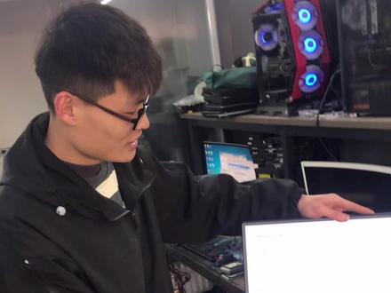 32寸超薄曲面玛雅165hz电竞显示器700米