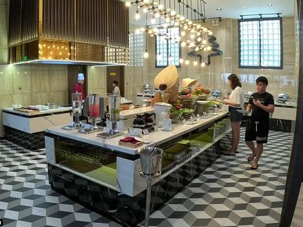 芽庄休整一天 看看大海,这里很多中国旅行团,到处都能见到中文 #日常vlog #生活volg #记录生活 #旅行 #旅行vlog #芽庄 #海边度假