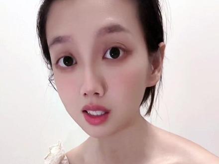 士多啤梨我们粤语把草莓叫士多梨🍐由英语音译而来发音 Strawberry、我好中意你 我喜欢你 bus 巴士 taxi 的士 #粤语英语发音##纯欲少女感 #锁骨精
#纯欲甜妹