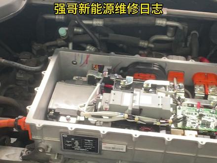 比亚迪汉报故障码P1BB300前驱动电机控制器 IGBT一般过温警告P1BAC00限功率行驶,检测冷却液不损失,水泵工作正常,拆卸电机控制器排查NTC热敏电阻,分享控制器拆卸教程过程,希望对你拆卸有帮助。#汽车故障维修经验分享 #新能源车故障维修 #比亚迪