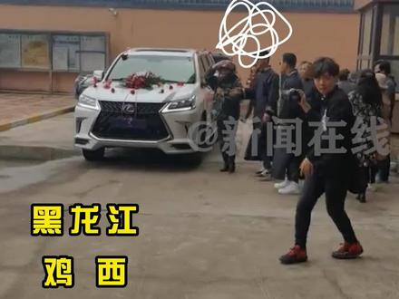 是习俗还是恶俗? 鸡蛋挂面砸向新郎 #浪费 #婚礼 #习俗 @抖音小助手