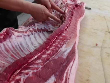 猪身上的部位太多了,大家看看少说了什么,用了多少刀剔肉?