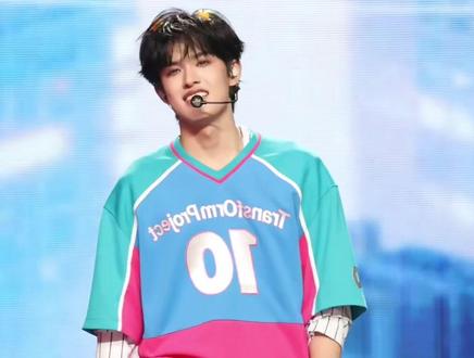 感受美貌…所有人…
再大幅度脸也完全不崩#张极 #top登陆少年组合 #浪漫主义演唱会