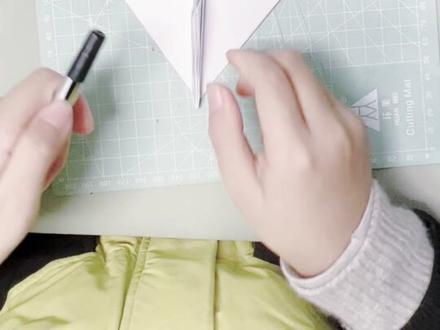 吉尼斯世界纪录纸飞机「天问」
飞行距离 98.43米!
详细教程来了,一张纸就能折 ✈️#天问纸飞机 #吉尼斯世界纪录 #飞得最远的纸飞机 #纸飞机教程#亲子手工