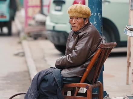 再见2025你好2026 2025年结束了,过去的一年里有得有失,有惊有喜,虽然很累,但也充实;虽然匆匆,但也未曾虚度;在烟火里谋生,在诗意中寻梦……2025让我们送走忧愁,送走失望。送走失败,送走灾难。2025你若不弃,2026我们继续。