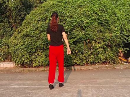 #圈圈舞嗨起来 #上热门 #坚持锻炼就会收获健康 #燃脂的一百种方法 #DOU十小助手