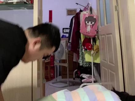 妹妹学舞蹈,帮她练习倒立…结果……