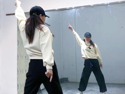 学会了就感觉每天都在蹦迪!#花花宇宙 #零基础学舞 #舞蹈 #舞蹈分解