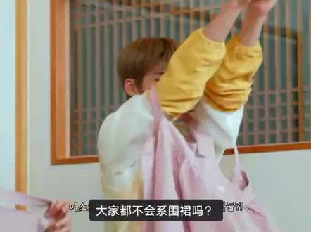 以后请叫椅国公主彬尼kkkkk#riize #朴元彬
六个人全都萌萌的穿着小裙子🤗