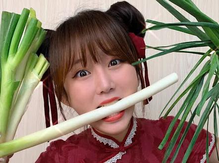 今天给大家模仿各国人吃播,还是中国的最带感! #美食趣胃计划 #吃播