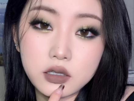 绿色才是最杀的好吗🥹 果然浓妆才是本体#普通人化妆 #妆前妆后 #烟熏妆