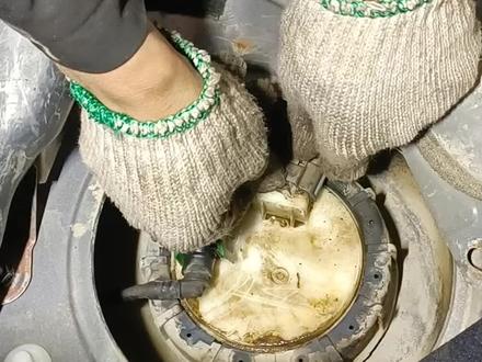 汽油泵拆装步骤。#惠州 #汽车保养与维修 #修车 #每天一个用车知识 #学点养车知识 @DOU+小助手