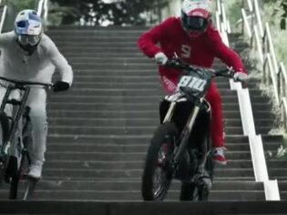 我心力交瘁,我身无分文
绚丽的霓虹灯让我沉浸于奢华的生活#车载u盘 #开车必备音乐 #热门音乐🔥 #好听英文歌曲