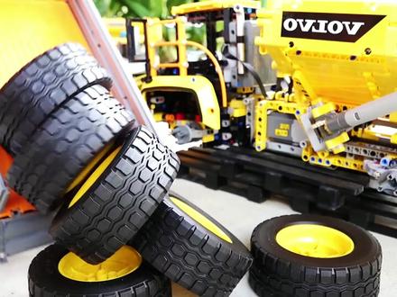 工程车小队(翻斗车、挖掘机、铲车、吊车、平板运输车),翻斗车摔倒了,大家一起来帮忙。#工程车#翻斗自卸车 #挖掘机 #铲车 #吊车 #儿童动画 #益智