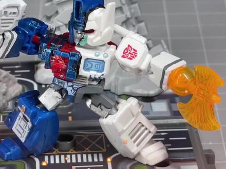 星辰版战损裂甲通天晓!布鲁可星辰版变形金刚第六弹改造开箱! 布鲁可新出的变形金刚星辰版6弹有多好玩就不多说了,混天豹也都要到手了,就来看看我的改造吧,学会使用ab补土,大家都可以做到#布鲁可变形金刚 #变形金刚玩具 #布鲁可积木人#变形金刚#通天晓