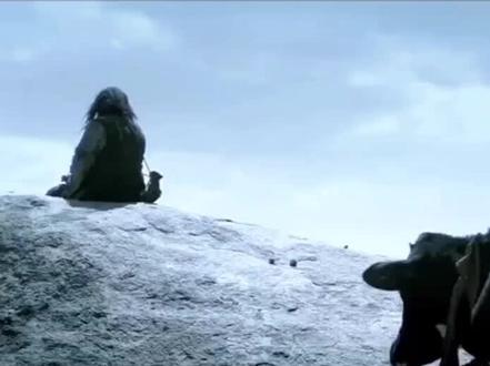 杀生的罪业深重,尤其是牛,劳苦耕田,生产五谷,有功于人类,文中所指的屠户竟忍心宰杀,罪报必然惨重。#因果 #佛学知识 #种善因才能得善果 #因果轮回终有时 #因果循环