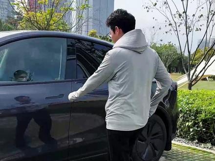 解决被特斯拉原地罚站的方法来啦,亲测好用实用。 #特斯拉 #特斯拉model3 #特斯拉modely #特斯拉手机钥匙