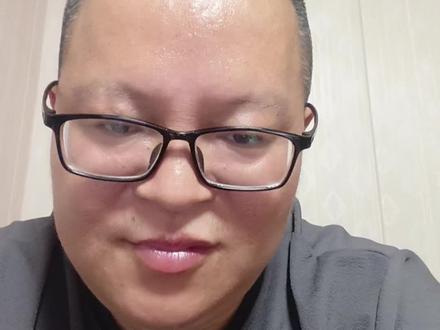 客观地说,孝庄文皇后下嫁多尔衮在清史稿中找不出直接证据,因为大清历史在编四库全书的时候已经被修改了,但历史确认的几个细节却充满矛盾,为大清入主中原立夏下不世功勋的多尔衮被全盘否定,100多年以后才被平反,多尔衮的皇父称谓如果不是太后下嫁引起,为什么顺治皇帝这么愤恨?孝庄去世以后为什么38年没有下葬,没有按照中国的礼仪制度葬在她的丈夫皇太极旁边,却用一个风水墙仗着他的儿子顺治皇帝的陵寝旁边,清史稿在这方面遮遮掩掩,实际上是自相矛盾,欲盖弥彰。即使孝庄下嫁了,仍然是一个杰出的政治家,辅佐了两代小皇帝,不影响她的历史地位。#孝庄秘史 #太后下嫁 #多尔衮大玉儿 #清史#四库全书