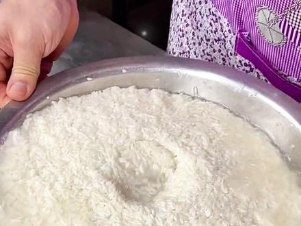 现在正是酿米酒的季节,如何酿出酒体清澈,口感清甜不发酸?#自制米酒 #地方特色美食