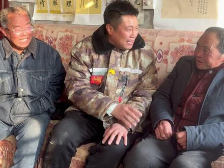 长城我们来啦 为我们村的老人们画了他们朝思暮想的地方,#我在老家给爷爷奶奶们画画 #八达岭长城 #乡村造梦师 #艺术赋能乡村振兴 #吴营村圆梦之旅