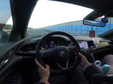 第一视角(边开边聊):聊聊君威GS可变悬挂,到底有什么优缺点? #君威gs #第一视角 #底盘