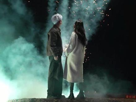 在这个爱情泛滥的年代,我们一定要纯粹下去。#六点钟方向 #拉扯