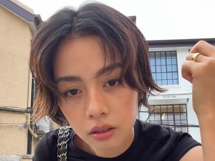 朋友:你80斤的体重扛着40斤的包 隔壁有人说我的包装了那么多东西背起来堪比🧨包
真的吗🥹
#抖音时尚设计师大赛 #被这些设计小细节狠狠拿捏#穿搭界最严厉的老师来了#我那个看什么都是审美的朋友#翻包记