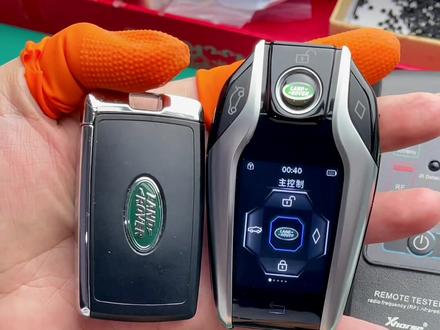 今天收到深圳王哥寄来的路虎揽胜升级液晶钥匙选择梦幻银必须要霸气