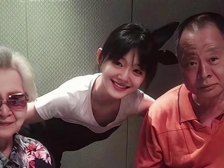 明明是大S周年纪念雕像,为何没有标志性海藻长发?一张旧照曝光实在没忍住泪目#具俊晔 #大S徐熙媛 #大S去世一周年 #影娱热点团 #内容启发搜索