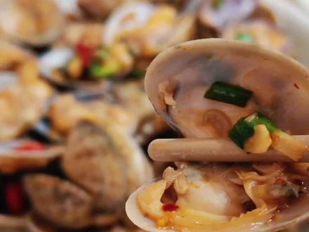 “芥末花甲吐沙大法”真的靠谱吗?记者亲测!对照组实验来了~#花甲吐沙方法 #花甲