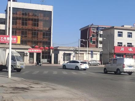 实拍天津市武清区徐官屯大街,看这里的街道风貌