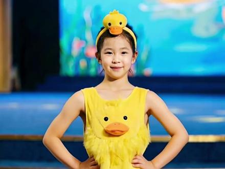 幼儿舞蹈《加油鸭》!跟宝宝一起律动起来 「葫乐·舞力星球」有好多适合宝宝运动的舞蹈,边玩边跳,宝宝健康成长!
#加油鸭 #幼儿园舞蹈 #早教儿歌 #好听的儿歌分享 #幼儿音乐律动