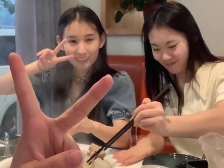 猪肚鸡真的好香香,煲仔饭也好好吃😋#日常vlog #美妆 @DOU+小助手