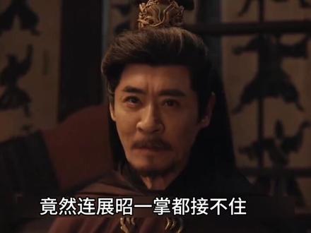 伯的身份终于曝光,她就是那个道貌岸然的上清派掌门景一鸣,景一鸣暗中建立中肖院,不只为襄阳王卖命,还对所有不肯归顺的武林高手行灌下夜摩天,将他们变成没有意识的傀儡!#好剧推荐 #二创激励计划 #杨洋 #古装