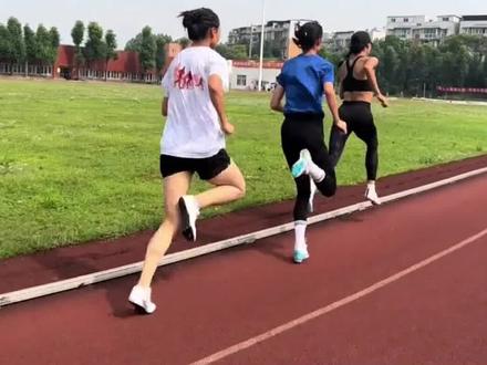 女生八百米如何拿满分?#800米 #800米技巧 #运动 #中考体育