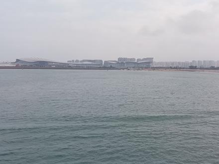 昨天凌晨一点到湛江,进港大道有点堵车1个钟,粤海铁路北港是很堵车的就堵7个小时分批登船今天早上9点39分登船,中午11点到海口