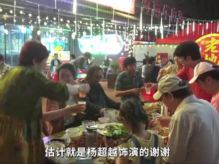 以凡人之勇,对抗精心布置的死局#电影10间敢死队 #看电影10间敢死队笑发财了