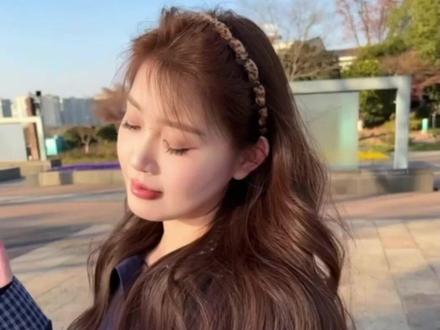 当黄皮第一次尝试染暖栗色~我嘞个豆简直显白到家了! #秋冬推荐发色 #染序染发膏 #染序慵懒奶咖 #栗棕色 #焦糖咖啡色