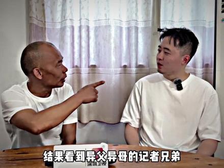 《老莫认错人》 刘雨鑫:莫叔,打了他就不能打我了~#莫氏鸡煲 #刘雨鑫 #搞笑 #顺德美食 #鸡煲公主