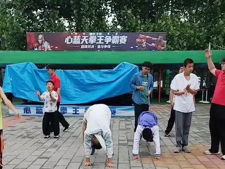 梁晋龙下午上拉体能课。#心蓝天