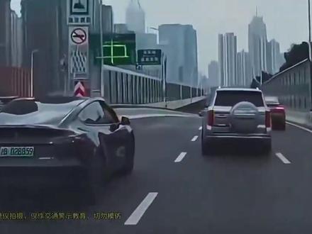 特斯拉🆚坦克300#路怒症 #交通事故现场 #收获安闲渔乐人生