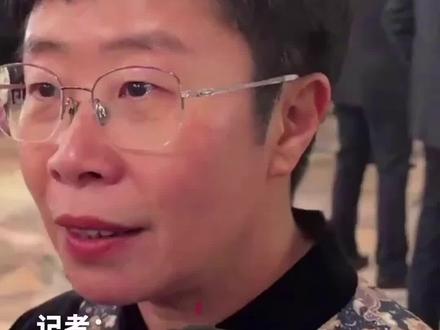 蒙曼谈到最近的热词“爱你老己”时表示,爱自己是真正地接纳自己,不断成长。你心目中的自己,是什么样子的呢?