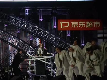 芒果台你还我《突然想起你》,明明这么好听,天后的声压!#萧亚轩饭拍#突然想起你#湖南卫视跨年演唱会@萧亚轩ElvaHsiao