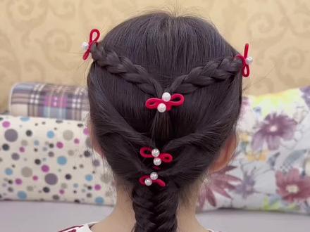 上学给女儿这样编头发,几分钟搞定,手残党妈妈也能学会#儿童编发 #编发教程 #上学发型