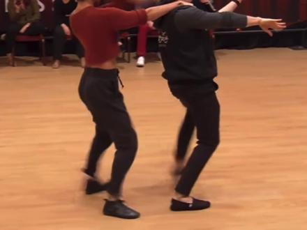 快乐跳舞跟随风吹,享受简单快乐的生活。#世界灵感 #创作灵感 #macarena @DOU+小助手