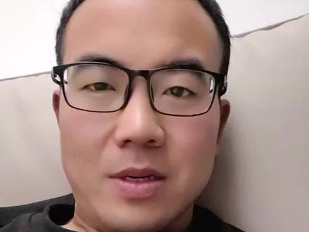 张雨绮一句“699买不了一双袜子”,真把明星的傲慢刻在骨子里了!699是普通人一周的伙食费、半月的工资,她轻描淡写说买双袜子都不够,还扯高端羊毛袜洗白,说白了就是赚着普通人的钱,还嫌普通人穷!一边喊家人们带货,一边秀云端消费观,这种又想收割又想俯视的姿态,谁看了不膈应?#张雨绮 #699买不了一双袜子 #明星 #快来围观