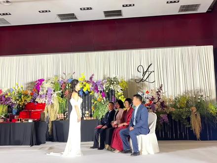 记录闺女订婚全过程,两个孩子给双方父母敬茶改口,两位爸爸致欢迎词#订婚 #现场实拍 #记录真实生活