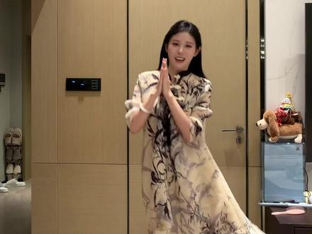 给大家表演一段舞蹈#弹簧裙 #禅者行脚